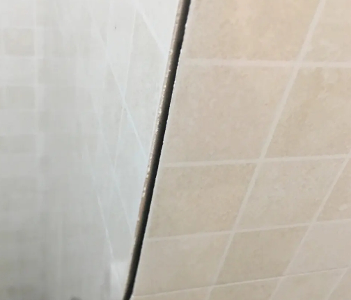 金沙瓷砖空鼓维修公司分享阳台瓷砖脱落的修复过程可以分为以下几个步骤