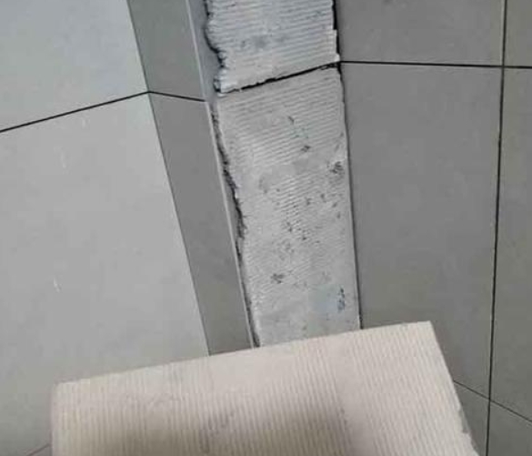 金沙瓷砖空鼓维修公司分享下厨房瓷砖脱落的补救措施。